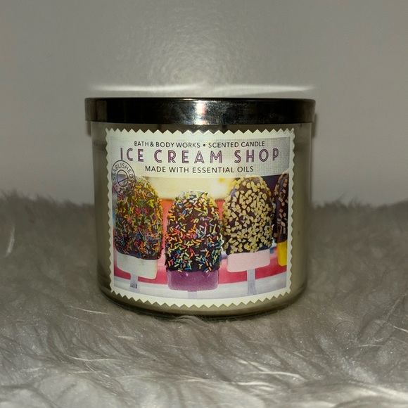 Ice Cream Shop 3-Wick Candle from Bath & Body Works 🍦💕🍩 - Picture 4 of 4
